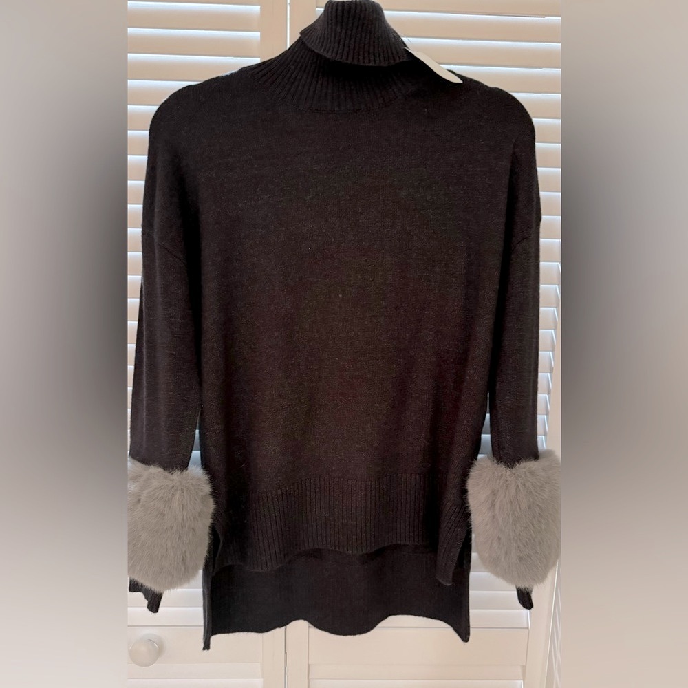 NWT Saks sweater size small